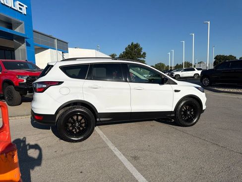Used 2018 Ford Escape SE w/ SE Sport Appearance Package AWD/4WD image 2