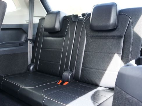 Used 2021 Volkswagen Tiguan SE image 31