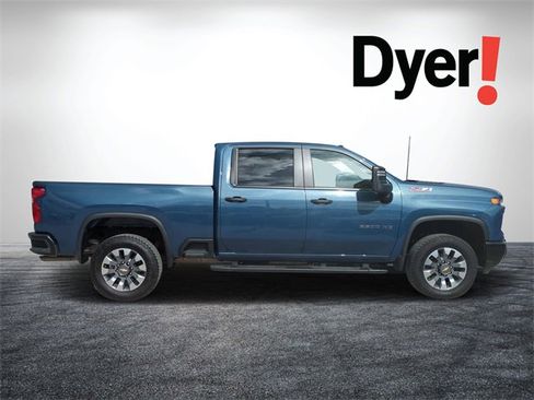Used 2025 Chevrolet Silverado 2500 Custom w/ Custom Value Package image 2
