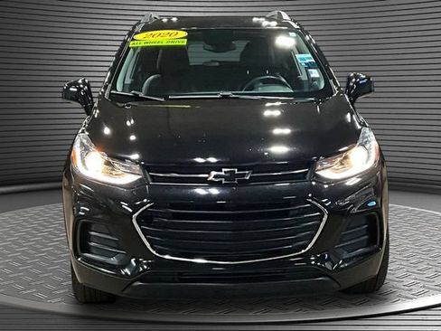 Used 2020 Chevrolet Trax LT w/ LT Convenience Package AWD/4WD image 2