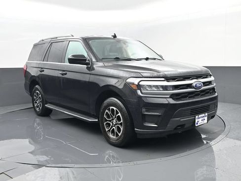 Used 2023 Ford Expedition XLT AWD/4WD image 3