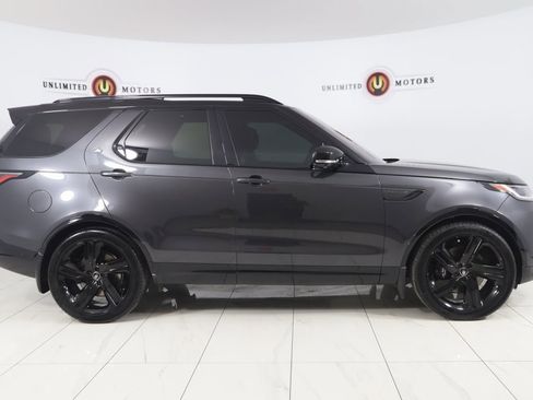 Used 2023 Land Rover Discovery Metropolitan Edition image 2