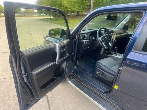 Used 2019 Toyota 4Runner SR5 Premium image 18