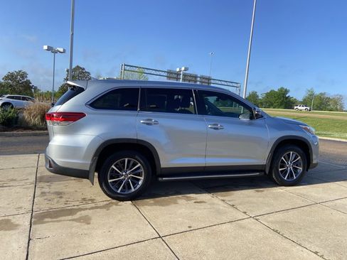 Used 2019 Toyota Highlander XLE image 12