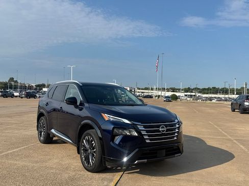 Used 2024 Nissan Rogue Platinum FWD image 2