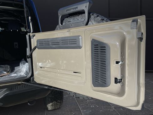 New 2025 Ford Bronco Raptor AWD/4WD image 17