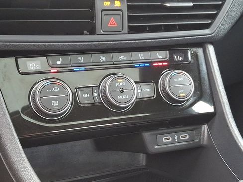 Used 2024 Volkswagen Jetta SEL image 16