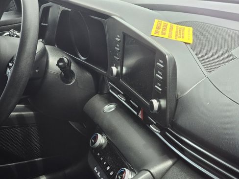 Used 2022 Hyundai Elantra SEL FWD image 12