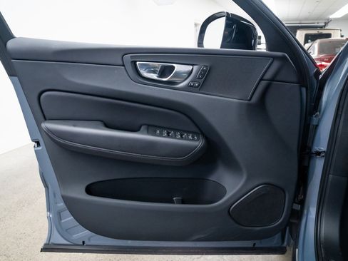 Used 2023 Volvo XC60 B5 Plus image 16