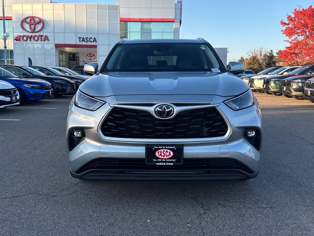 Used 2024 Toyota Highlander XLE AWD/4WD image 2