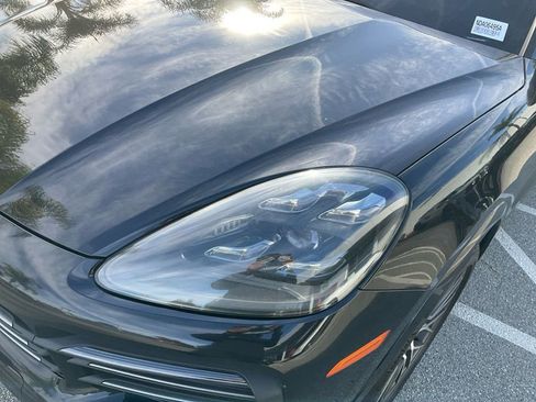 Used 2022 Porsche Cayenne Platinum Edition image 13