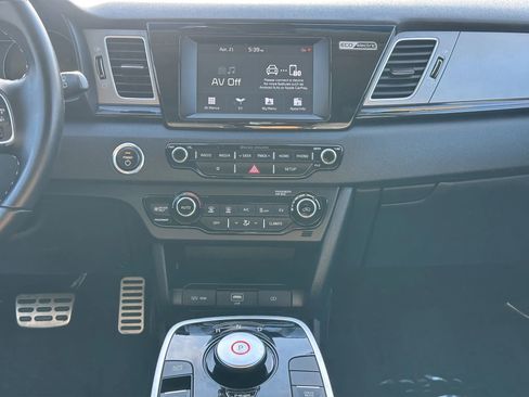 Used 2019 Kia Niro EX w/ Cold Weather Package 2.0 FWD image 19