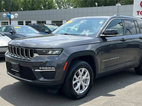 Used 2022 Jeep Grand Cherokee Limited image 3