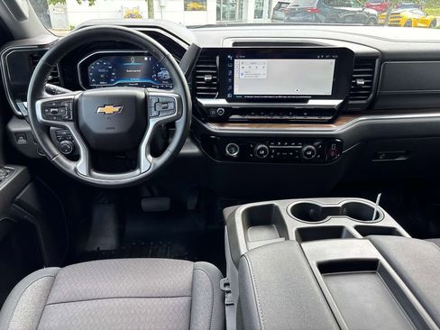 Used 2023 Chevrolet Silverado 1500 LT AWD/4WD image 9