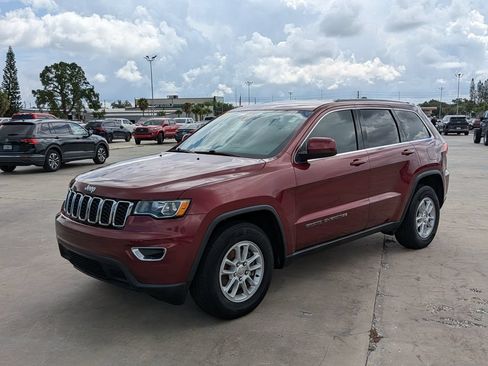 Used 2018 Jeep Grand Cherokee Laredo RWD image 4