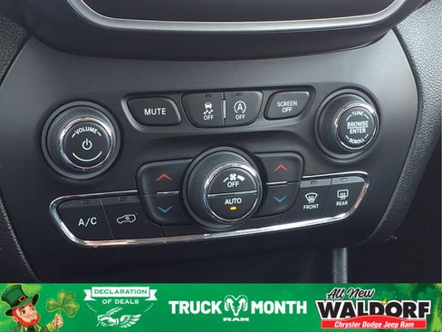 Used 2019 Jeep Cherokee Latitude Plus image 18