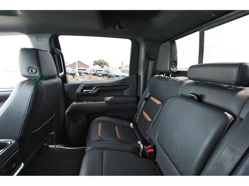 Used 2023 GMC Sierra 1500 AT4 w/ Technology Package AWD/4WD image 12