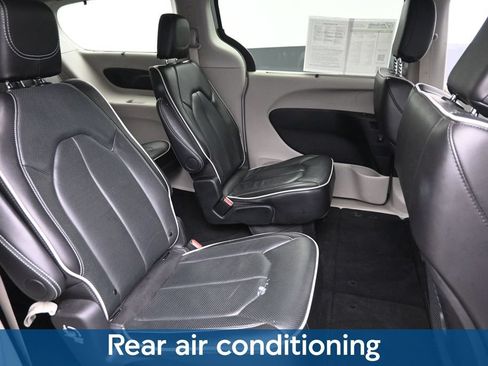 Used 2024 Chrysler Pacifica Limited FWD image 11