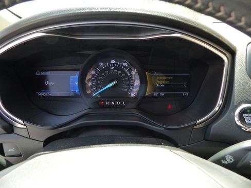 Used 2020 Ford Fusion SE w/ Equipment Group 151A FWD image 16
