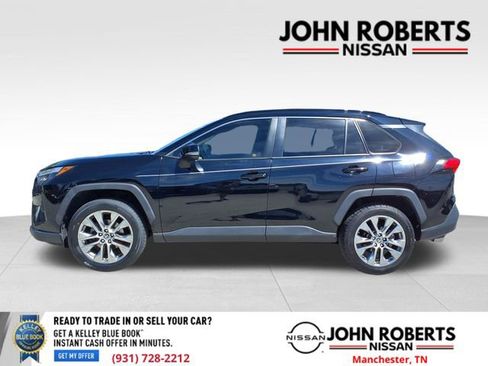 Used 2022 Toyota RAV4 XLE Premium image 4