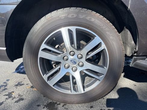 Used 2024 Ford Expedition Max Limited image 9