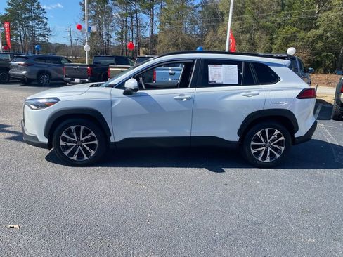 Used 2024 Toyota Corolla Cross XLE w/ Convenience Package image 4