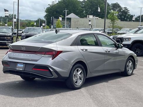 Certified 2026 Hyundai Elantra SE FWD image 3