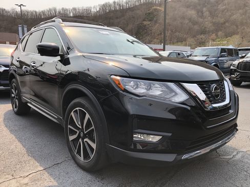 Used 2020 Nissan Rogue SL w/ Premium Package image 2