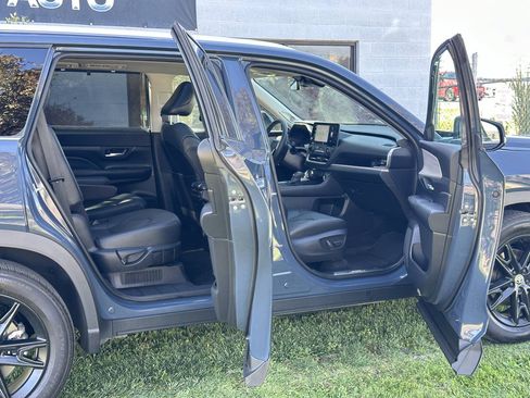 Used 2025 Toyota Grand Highlander AWD Hybrid image 27