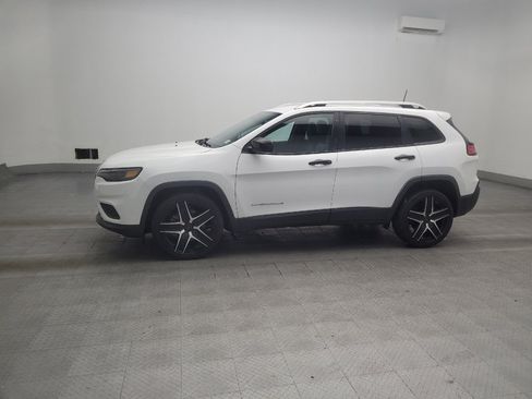 Used 2021 Jeep Cherokee Latitude FWD image 2