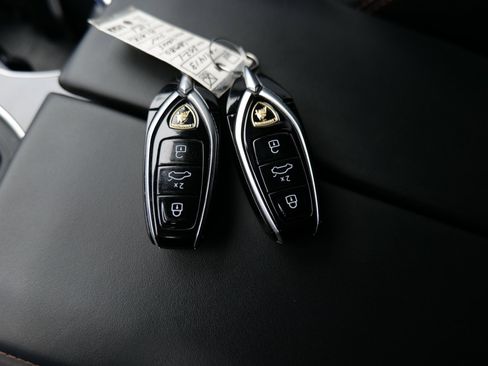 Used 2021 Lamborghini Urus image 33