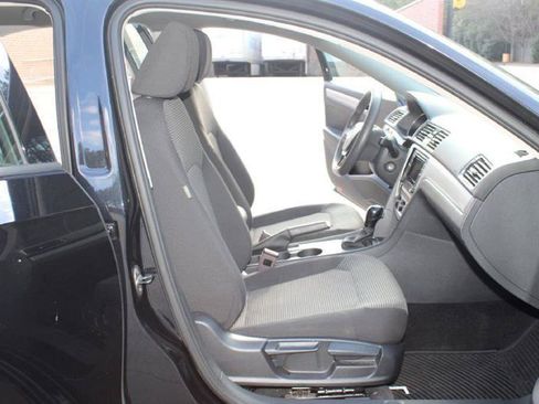 Used 2018 Volkswagen Passat 2.0T S w/ Driver Assistance Package FWD image 7