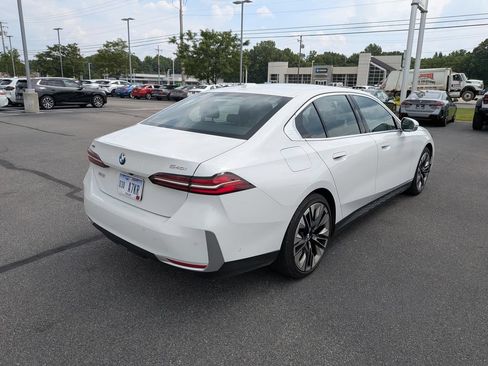 Used 2024 BMW 540i xDrive w/ Premium Package AWD/4WD image 12