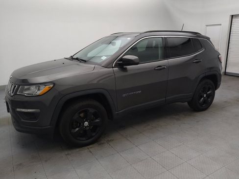 Used 2018 Jeep Compass Latitude w/ Popular Equipment Group AWD/4WD image 2