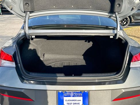 Used 2024 Hyundai Elantra SEL image 16