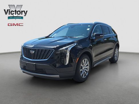 Used 2022 Cadillac XT4 Premium Luxury w/ Safety Alert Package AWD/4WD image 3