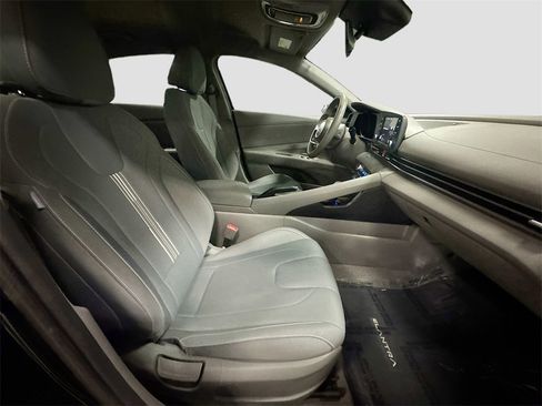 Used 2022 Hyundai Elantra SEL image 29