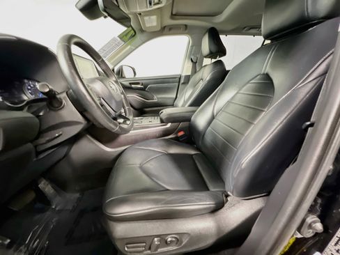 Used 2021 Toyota Highlander XLE FWD image 15