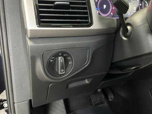 Used 2020 Volkswagen Atlas Cross Sport SEL image 21