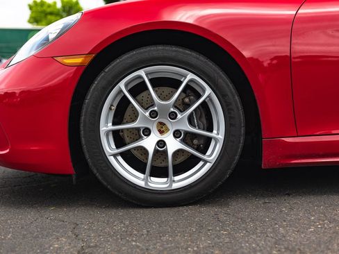 Used 2019 Porsche 718 Cayman RWD image 13
