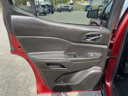 Used 2023 GMC Acadia SLT image 24