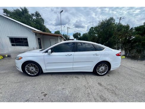 Used 2016 Ford Fusion SE w/ Equipment Group 202A FWD image 5