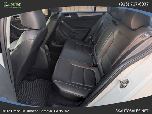 Used 2017 Volkswagen Jetta SE image 22