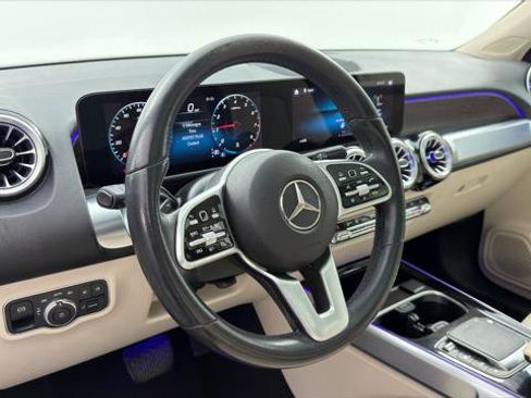 Used 2023 Mercedes-Benz GLB 250 w/ Premium Package image 23