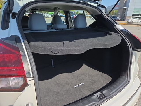 Used 2024 Nissan Kicks SR w/ SR Premium Package FWD image 9