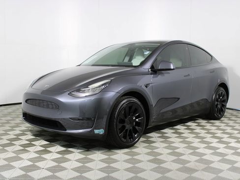 Used 2022 Tesla Model Y Long Range image 27