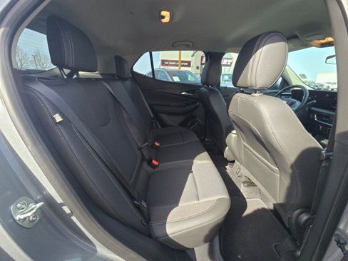 Used 2025 Buick Encore GX Preferred AWD/4WD image 15