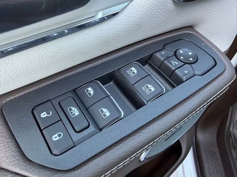 New 2026 RAM 1500 Laramie AWD/4WD image 16
