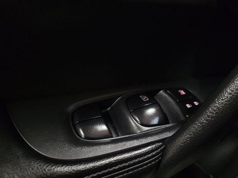 Used 2015 Nissan Rogue SV AWD/4WD image 27