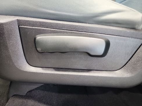 Used 2019 RAM 1500 Classic SLT AWD/4WD image 17